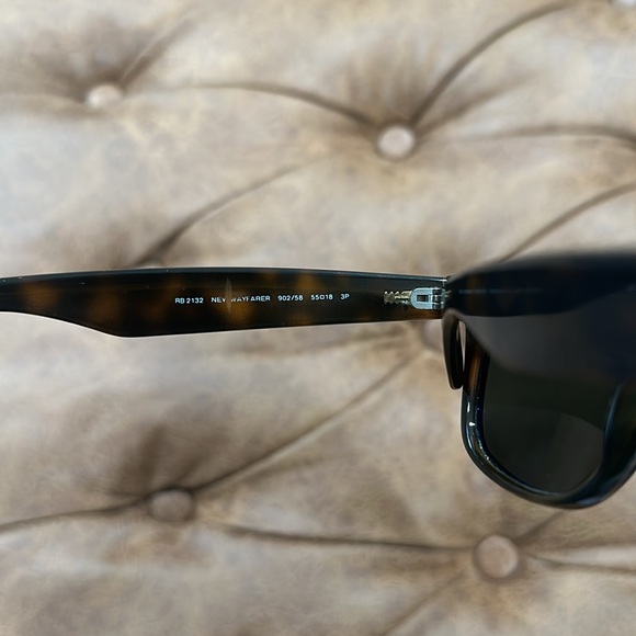Ray Ban New Wayfarer Classic Polarized w/ Case - Picture 4 of 9